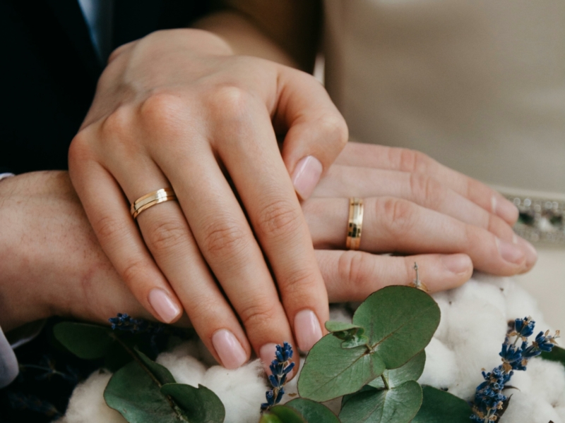 La dissimulation d’un lien matrimonial sans lien avec les fonctions ne peut justifier un licenciement disciplinaire