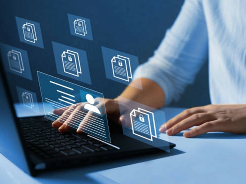 Protected employee: mass transfer of confidential emails to a personal email account may justify disciplinary dismissal